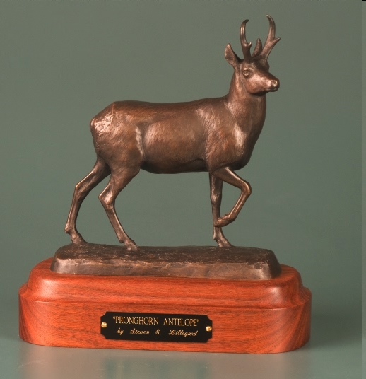 sculpture of pronghorn antelope